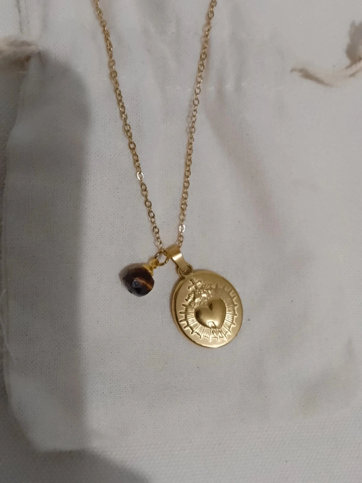Collier pendentif coeur acier inoxydable doré et pierre oeil de tigre – photo 2